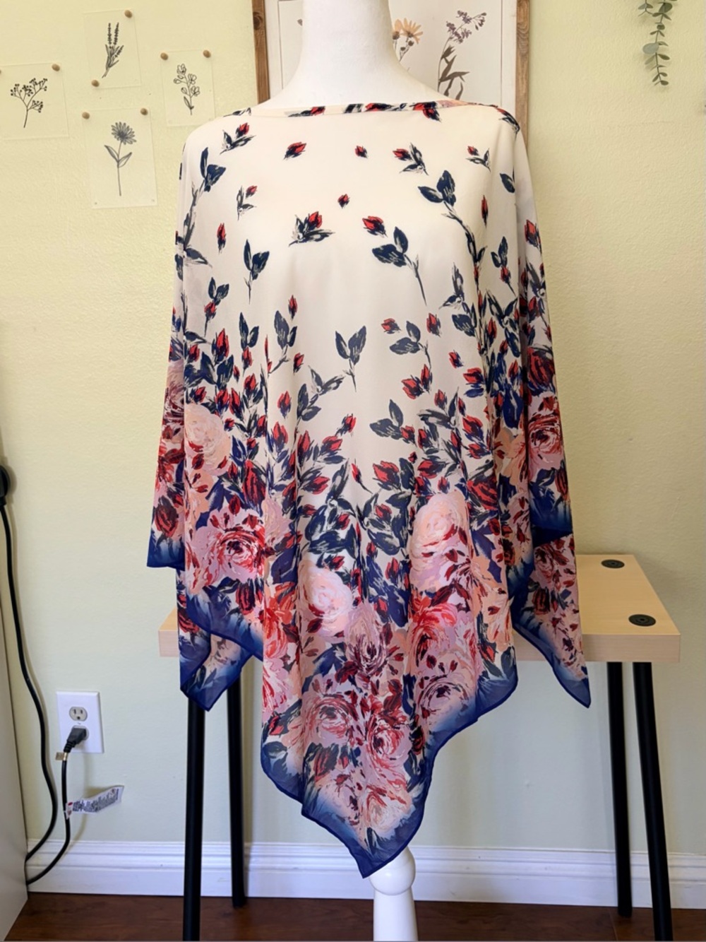 St. John Collection Floral Silk Blend Poncho Cape Top Handkerchief Hem Size P/S